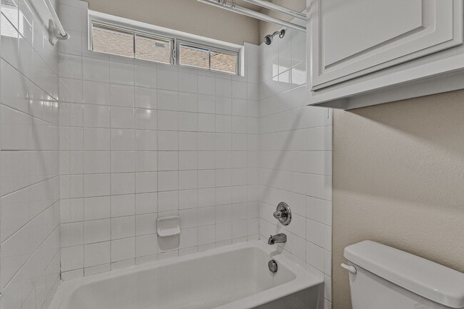 Building Photo - 14020 Sparrow Hill Dr