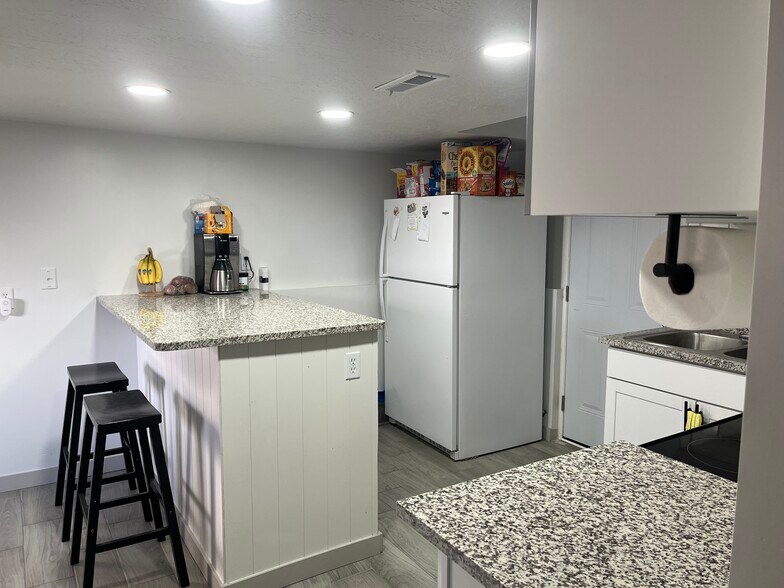 Building Photo - 1202 N 250 E