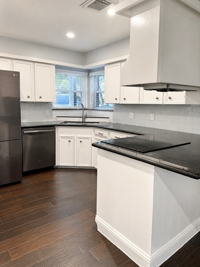 Building Photo - 11211 Ash Creek Dr
