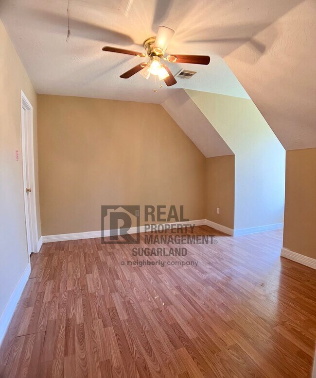 Building Photo - 5012 Higgins St