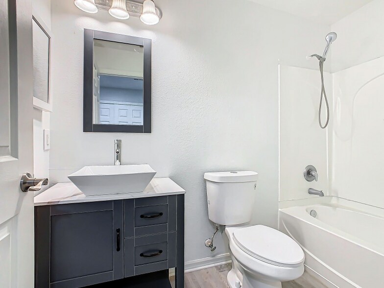 Building Photo - 249 Royal Palm Dr