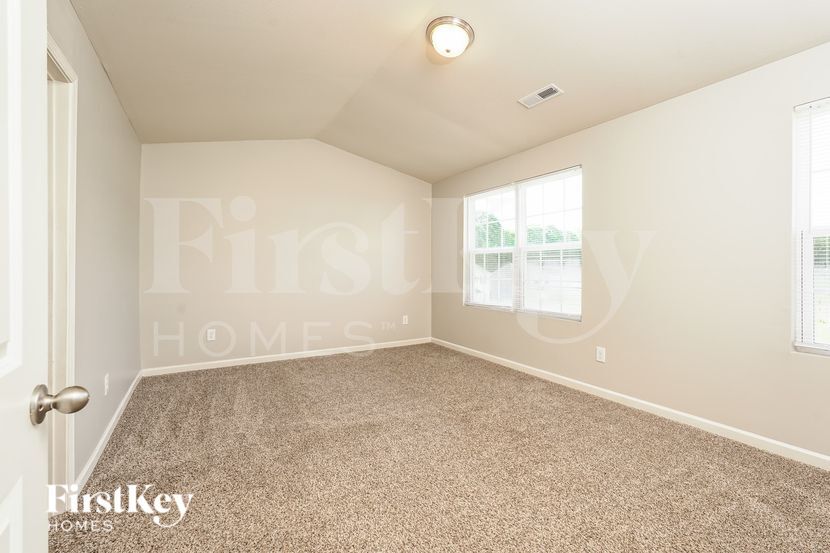 Building Photo - 108 Bedrock Ct