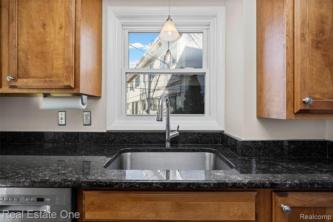 Building Photo - 556 Bloomfield Ct