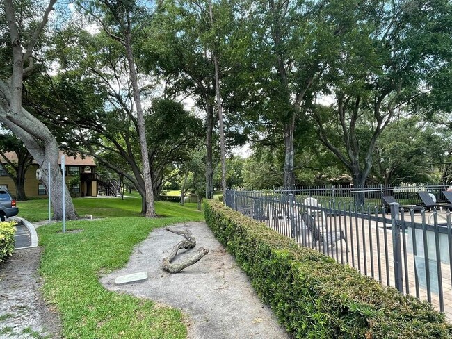 Building Photo - 420 Forestway Cir