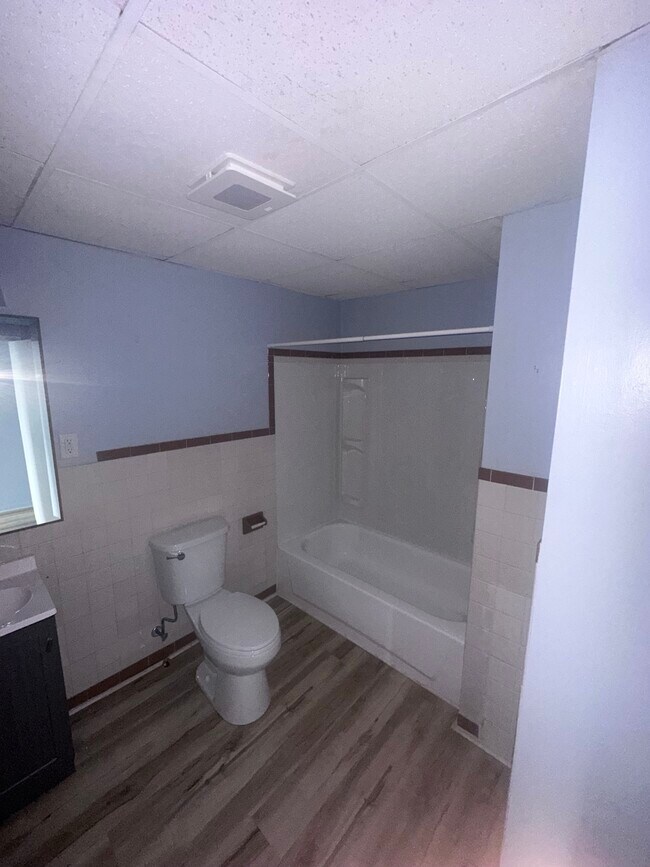 Building Photo - 204 W  Washington st apt 2