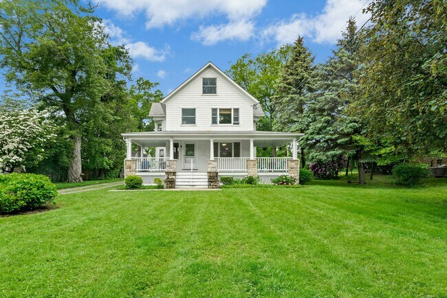 Primary Photo - 290 Soundview Ave