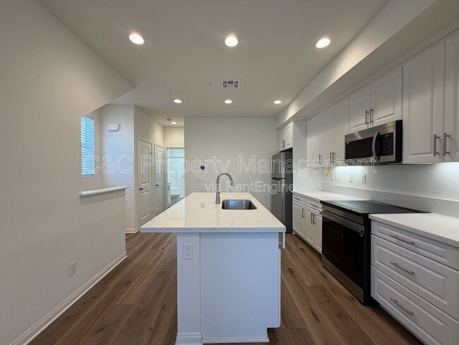 Building Photo - 223 S Johnson Ave