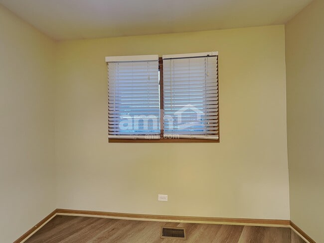 Building Photo - 5 Andover Ct