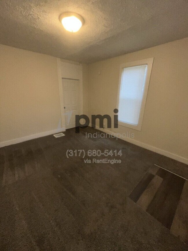 Building Photo - 2422 E Adams St