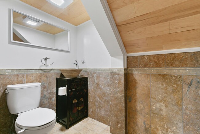 Building Photo - Classic Portland Bungalow