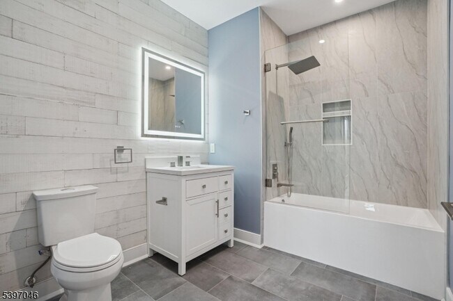 Building Photo - 106 Montgomery St