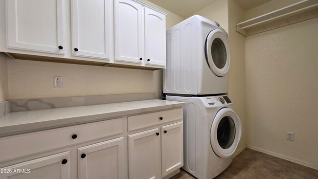 Building Photo - 15690 W Earll Dr