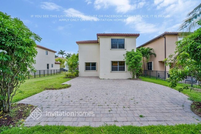 Building Photo - 132 NE 27th Terrace