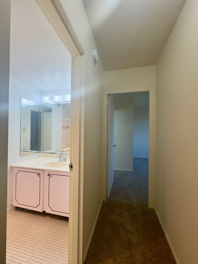 Building Photo - Spacious 2 Bedroom 2 Bath Condo near Johns Hopkins Homewood Campus!