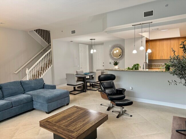 Building Photo - 2609 NE 14th Ave