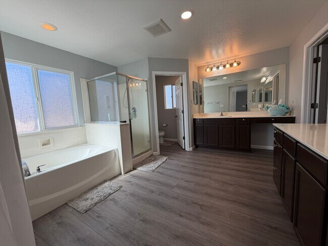 Building Photo - AVAILABLE NOW! LEASE TODAY! 4 Bedroom 3 Bath Elk Grove Home with Bonus Room!