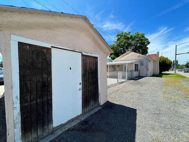 Building Photo - Shadle Area