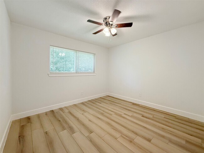 Building Photo - 1016 E Walker St