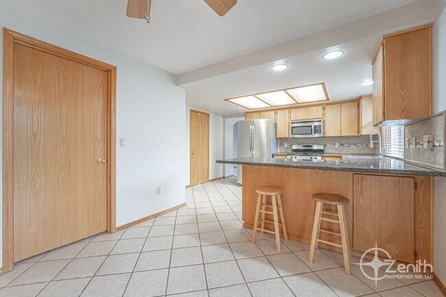 Building Photo - 10404 NE 65th Ave