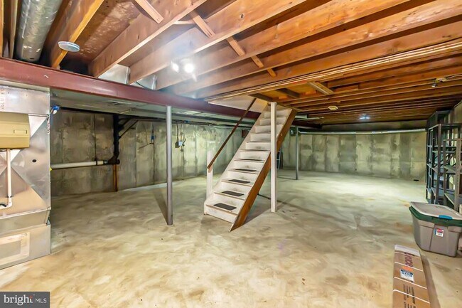 Building Photo - 60 Paul Cir