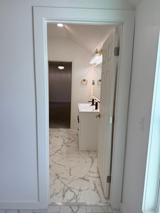 Building Photo - Cute 2 bedroom home in Prague!