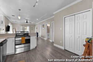 Building Photo - 810 Dakota St