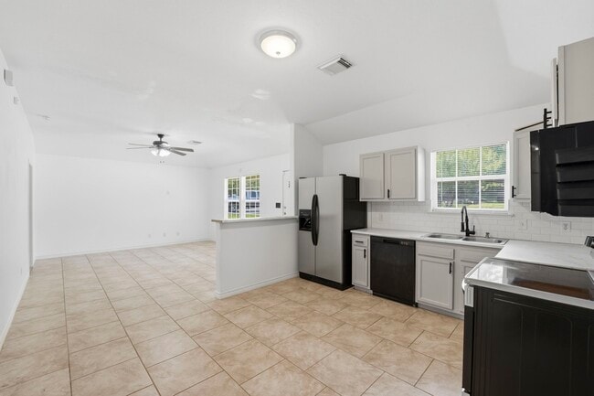 Building Photo - 12322 Royal Lake Dr