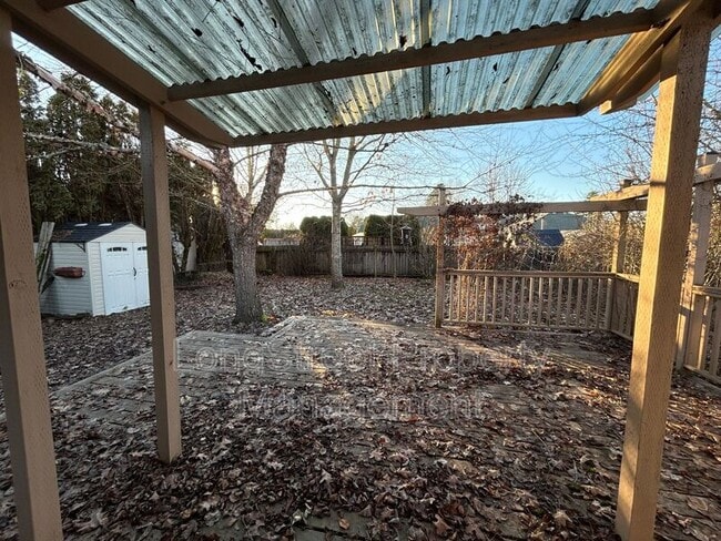 Building Photo - 2872 SE Linda St