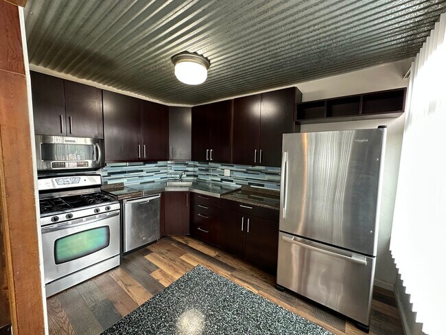 Building Photo - 1208
