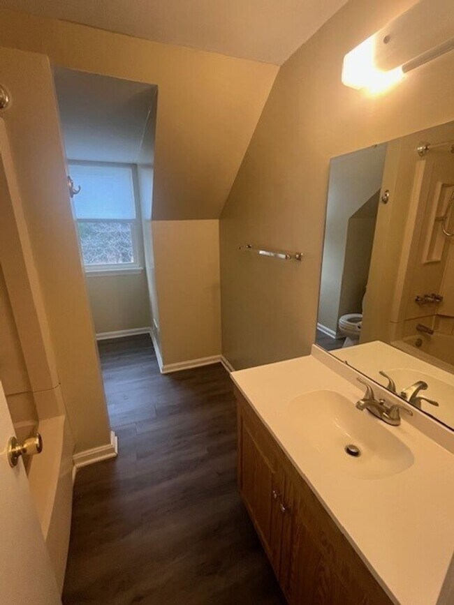 Building Photo - LOVELY CAPE COD WITH 4 BEDS, 2 BATHS AND G...