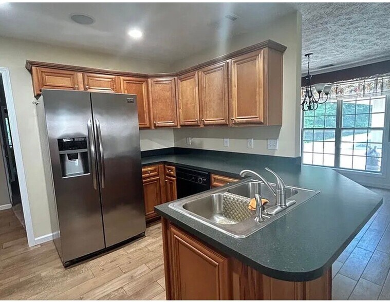 Building Photo - 4031 Somerset Ct