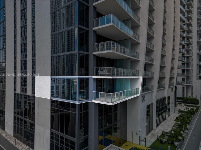 Building Photo - 1010 Brickell Ave