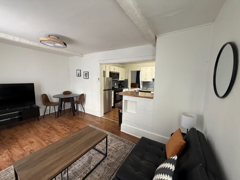 Building Photo - 104 E William St