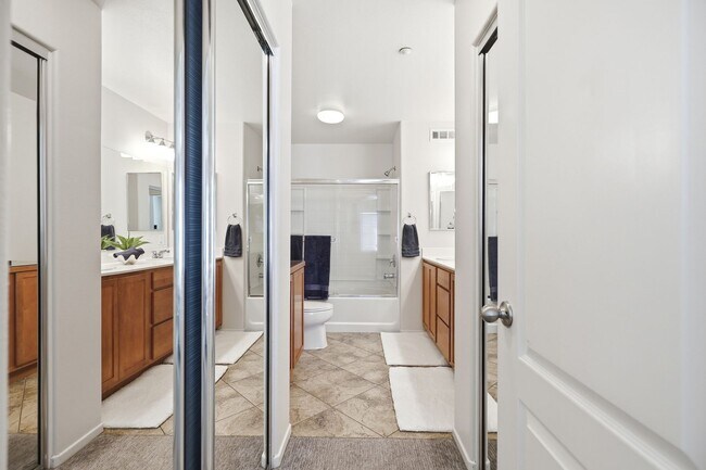 Building Photo - Point Loma, "The Bay" 2 bed 2 Bath Townhome now available! Amazing amenities, don't miss out