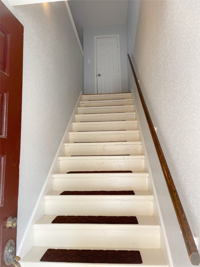 Building Photo - 2744 Briarhurst Dr