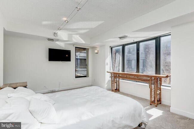 Building Photo - 1080 Wisconsin Ave NW