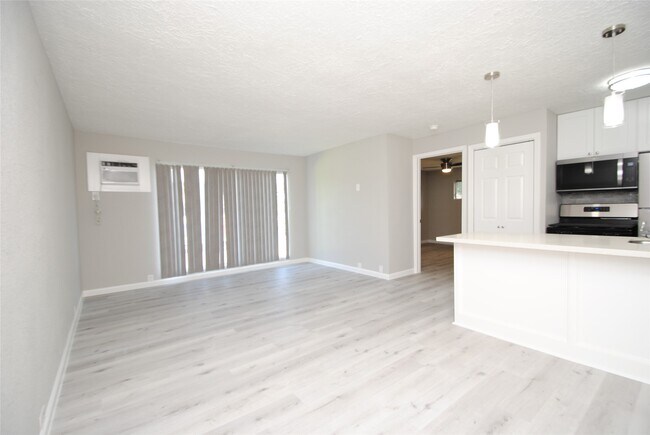 Building Photo - 2515 Yoakum Blvd