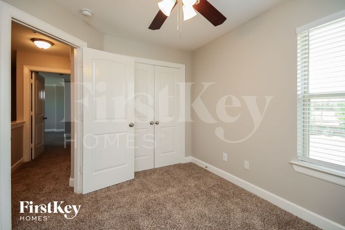 Building Photo - 320 Country Crossing Cir