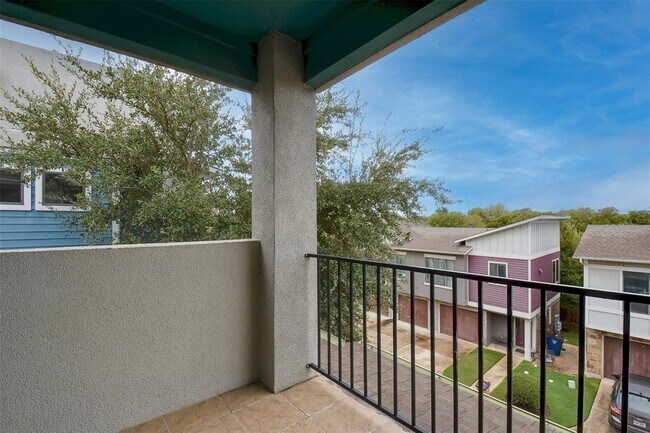 Building Photo - 1504 Lorraine Loop