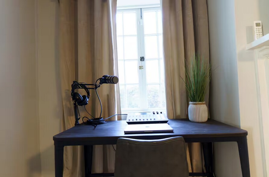 Staged study area - partially furnished available - 1411 College St