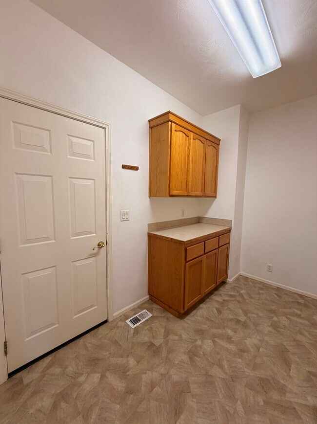 Building Photo - 3- Bedroom home in Hayden Bridge