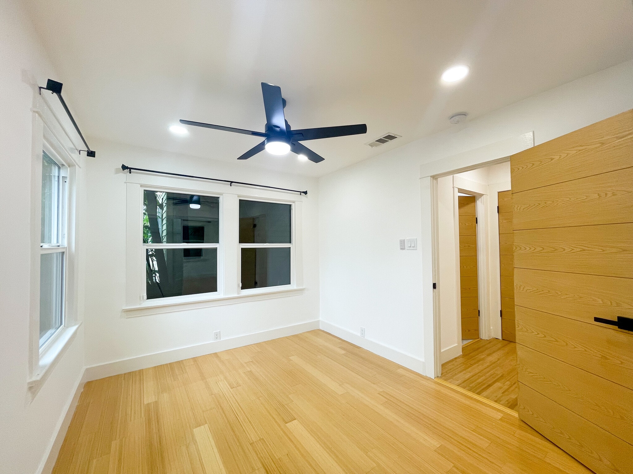 Building Photo - 2414 Effie St