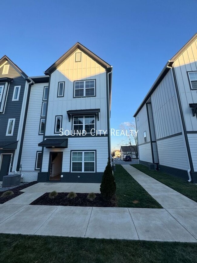 Building Photo - 700 N Dupont Ave