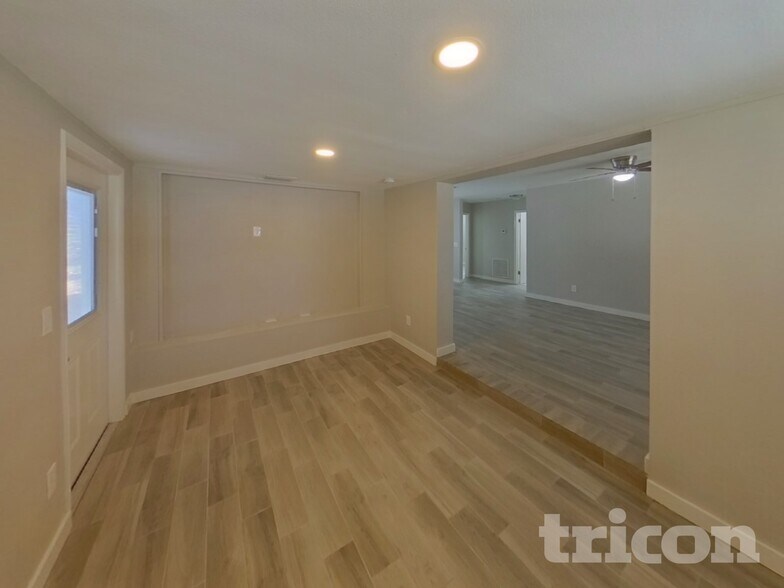 Building Photo - 6210 S Adelia Ave