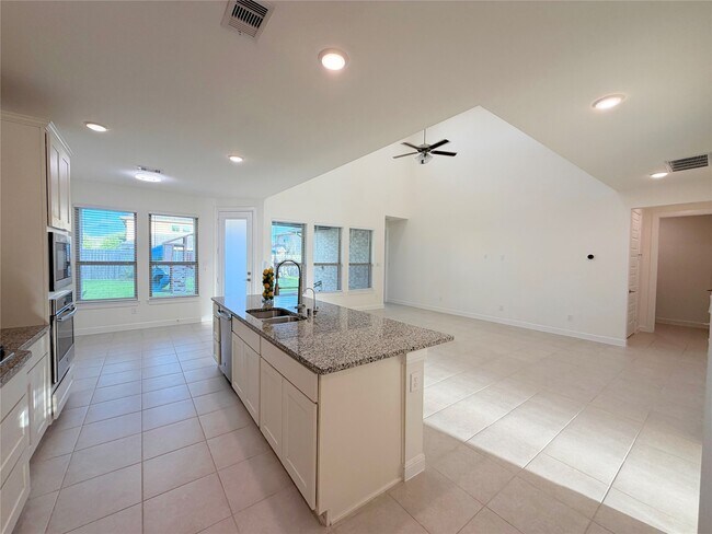Building Photo - 8611 Oakdale Blf Ct