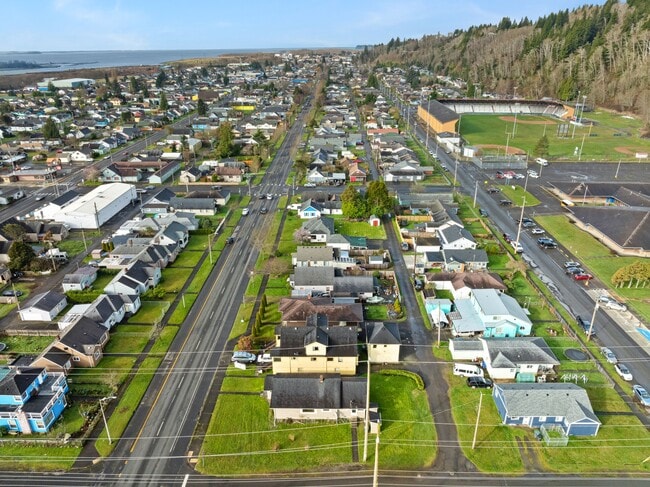 Building Photo - 3033 Sumner Ave