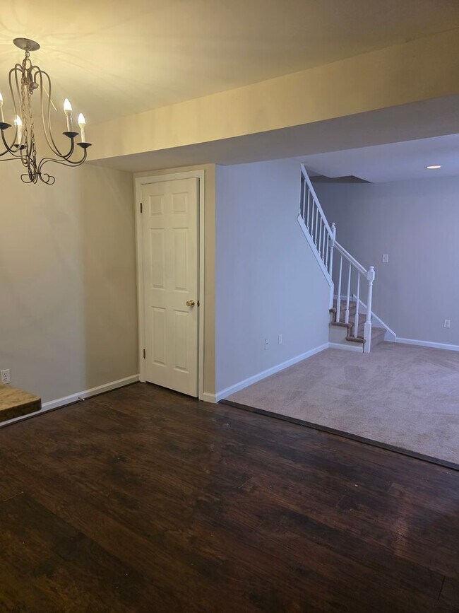 Building Photo - Twin Home in Saddlebrook