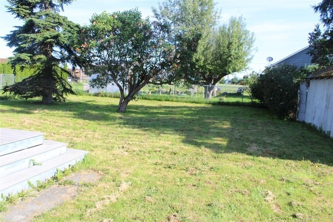 Building Photo - 1 Bedroom- Single Family Home with Large Yard