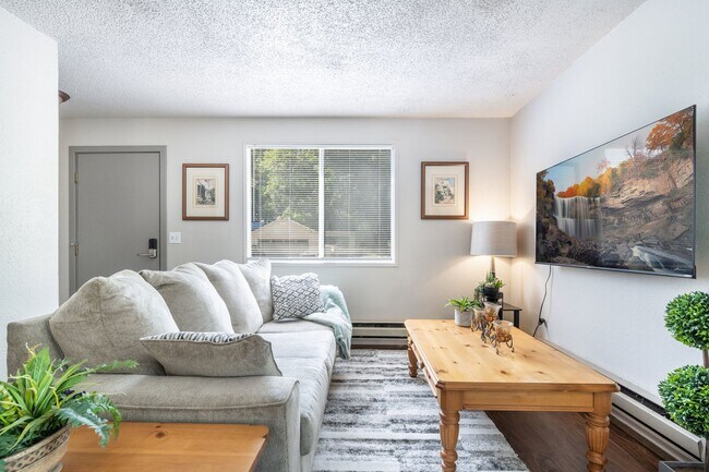 Building Photo - Westside 2BD Duplex