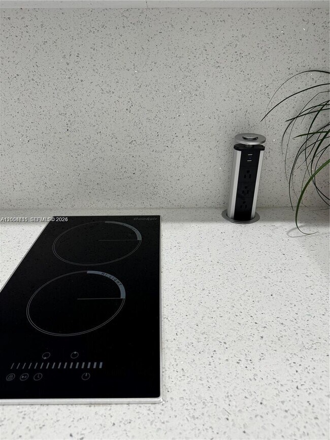 Building Photo - 6335 N Miami Ave